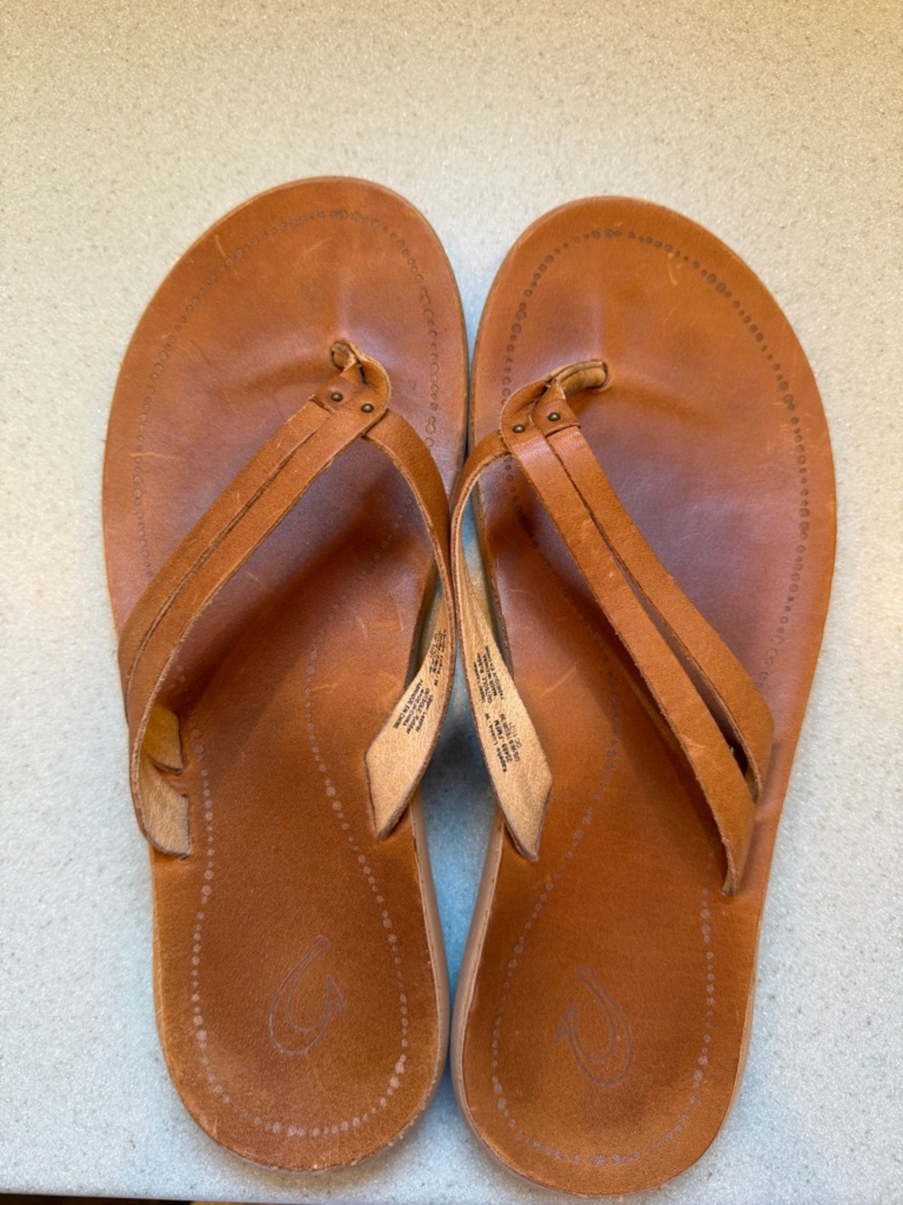 OluKai Women's Leather Tan Thong Sandals